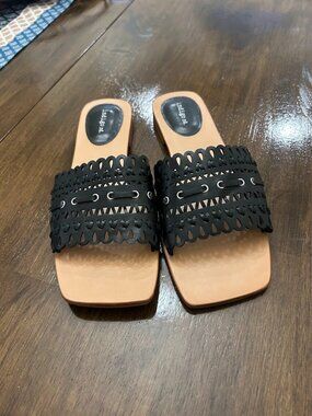 Indigo Rd. Black Sandals Women's Size 10 - Like New!